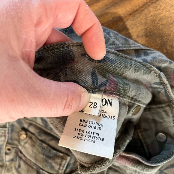 Hudson skinny tropical print olive green jeans, size 28 - Picture 8 of 11